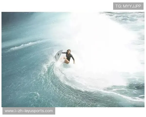 冲浪女子组选手在浪上连转三圈